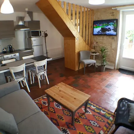 Nyaraló Maisoun Pequeux